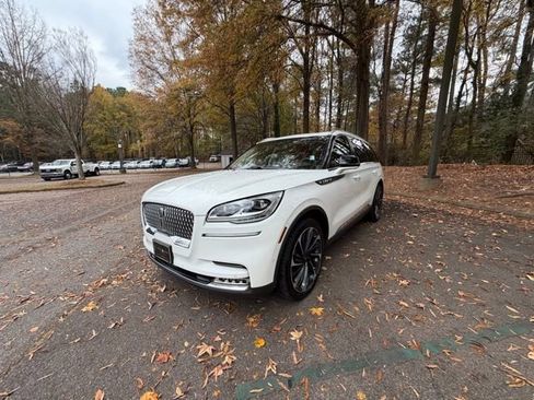 Certified 2023 Lincoln Aviator Reserve w/ Equipment Group 201A image 2