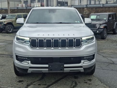 Used 2022 Jeep Wagoneer Series II AWD/4WD image 2