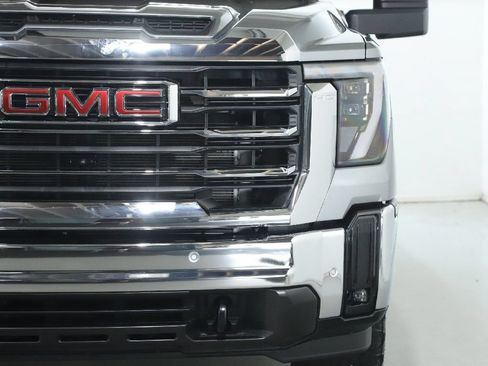 Used 2024 GMC Sierra 3500 SLT w/ SLT Premium Package AWD/4WD image 9