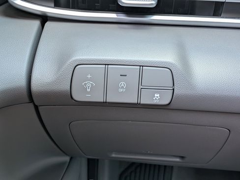 Used 2024 Hyundai Elantra SE FWD image 22