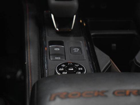 Used 2024 Nissan Pathfinder Rock Creek AWD/4WD image 19