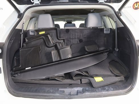 Used 2023 Toyota Highlander XLE image 50