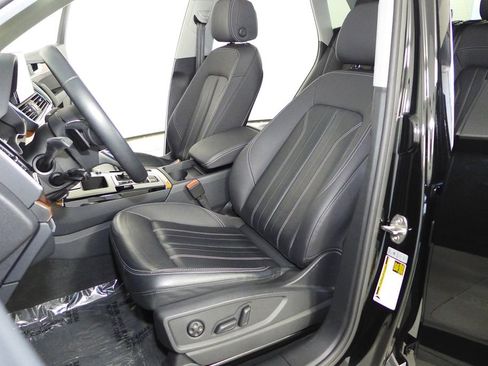 Used 2023 Audi Q5 2.0T Premium w/ Convenience Package image 22