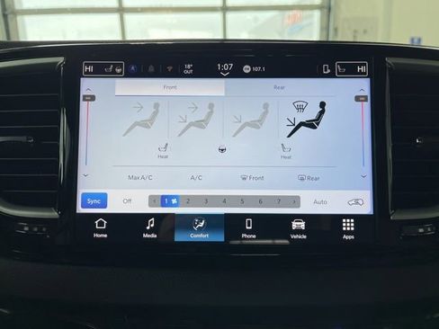 Certified 2025 Chrysler Pacifica Select image 20