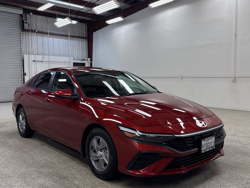 Used 2025 Hyundai Elantra SE image 22