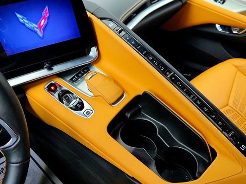 Used 2025 Chevrolet Corvette Stingray Preferred Cpe w/ Body-Color Dual Roof Package RWD image 18