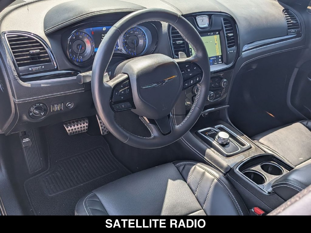 Used 2023 Chrysler 300 C RWD image 2