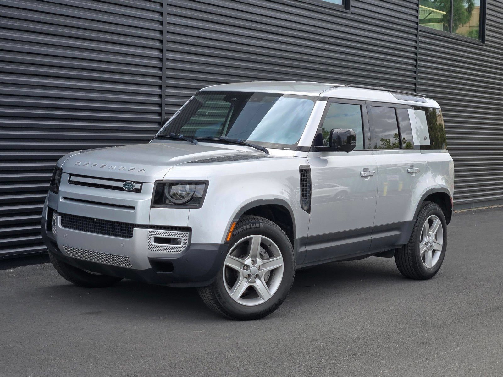 Used 2020 Land Rover Defender 110 SE AWD/4WD image 2