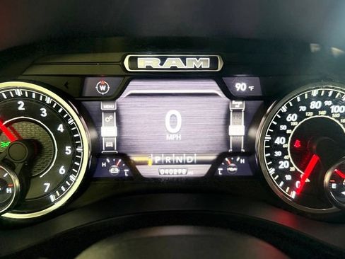 Used 2022 RAM 1500 Laramie AWD/4WD image 18