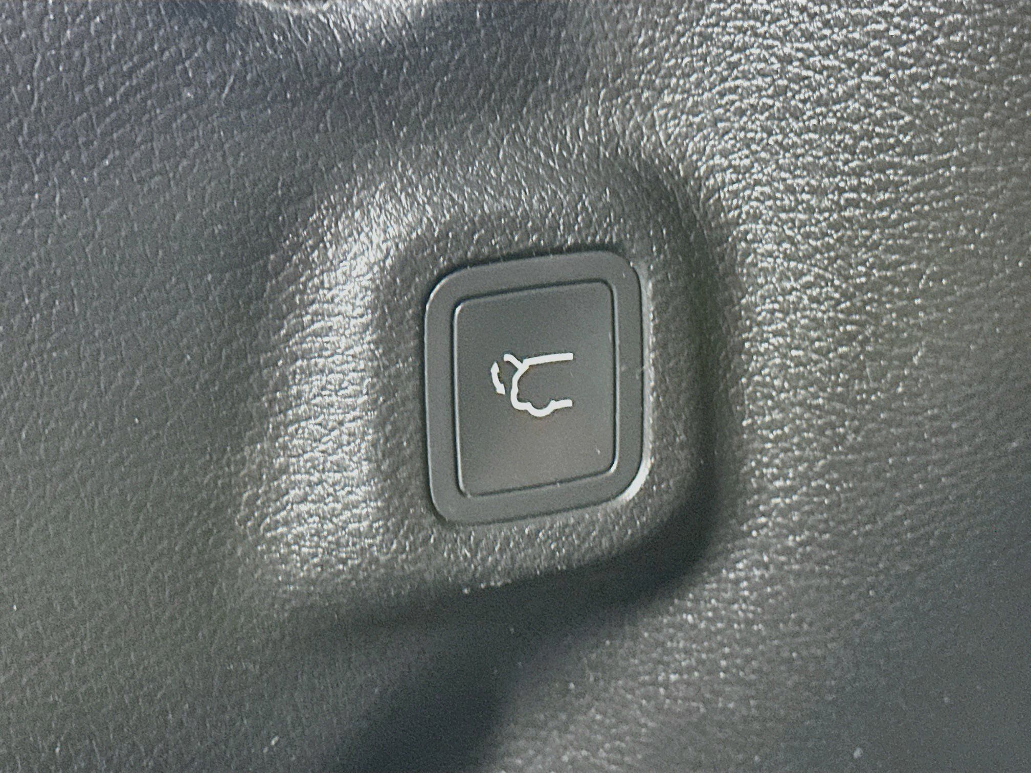 Used 2021 Jeep Compass Latitude w/ Sun and Sound Group FWD image 30