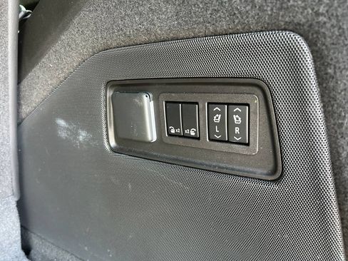 Used 2023 Cadillac Escalade Premium Luxury AWD/4WD image 46