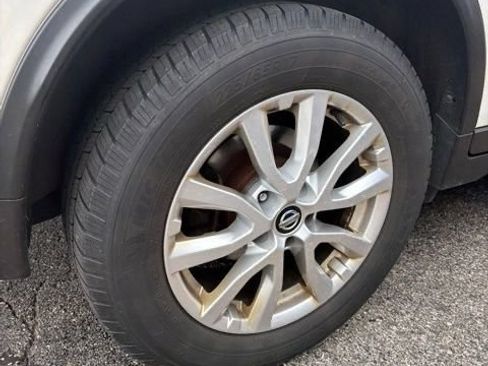 Used 2017 Nissan Rogue SV AWD/4WD image 10