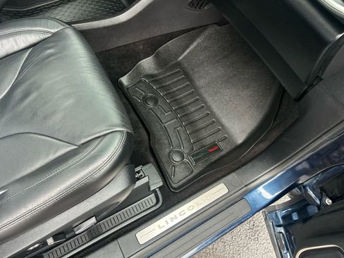 Used 2017 Lincoln MKX Reserve w/ Driver Assistance Package image 18