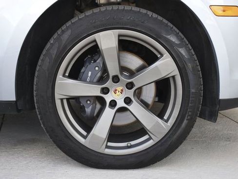 Used 2024 Porsche Macan w/ Premium Plus Package image 34