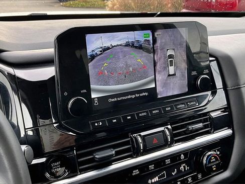 Certified 2025 Nissan Pathfinder SL image 13