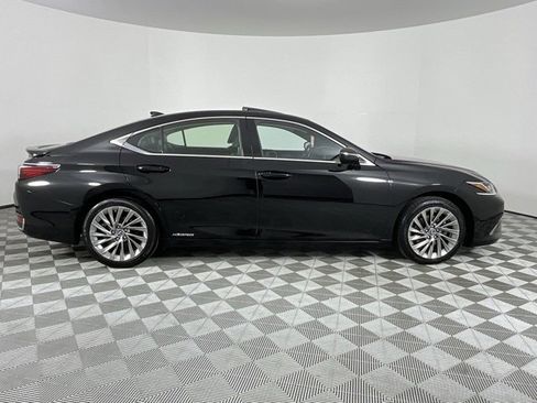 Used 2019 Lexus ES 300h w/ Luxury Package image 6