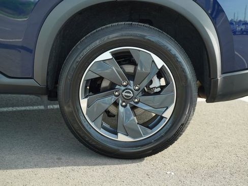 Used 2025 Nissan Rogue SV FWD image 39