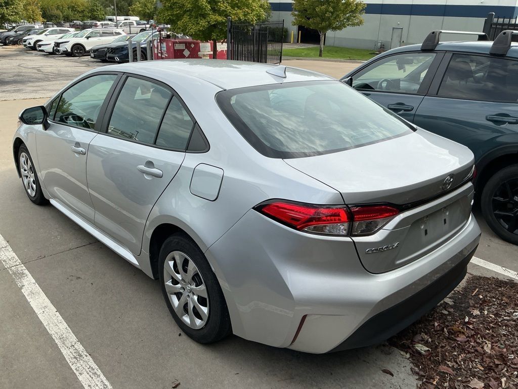 Used 2025 Toyota Corolla LE FWD image 5