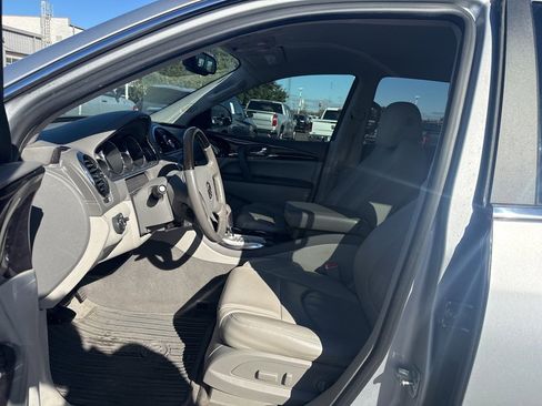 Used 2017 Buick Enclave Leather image 10