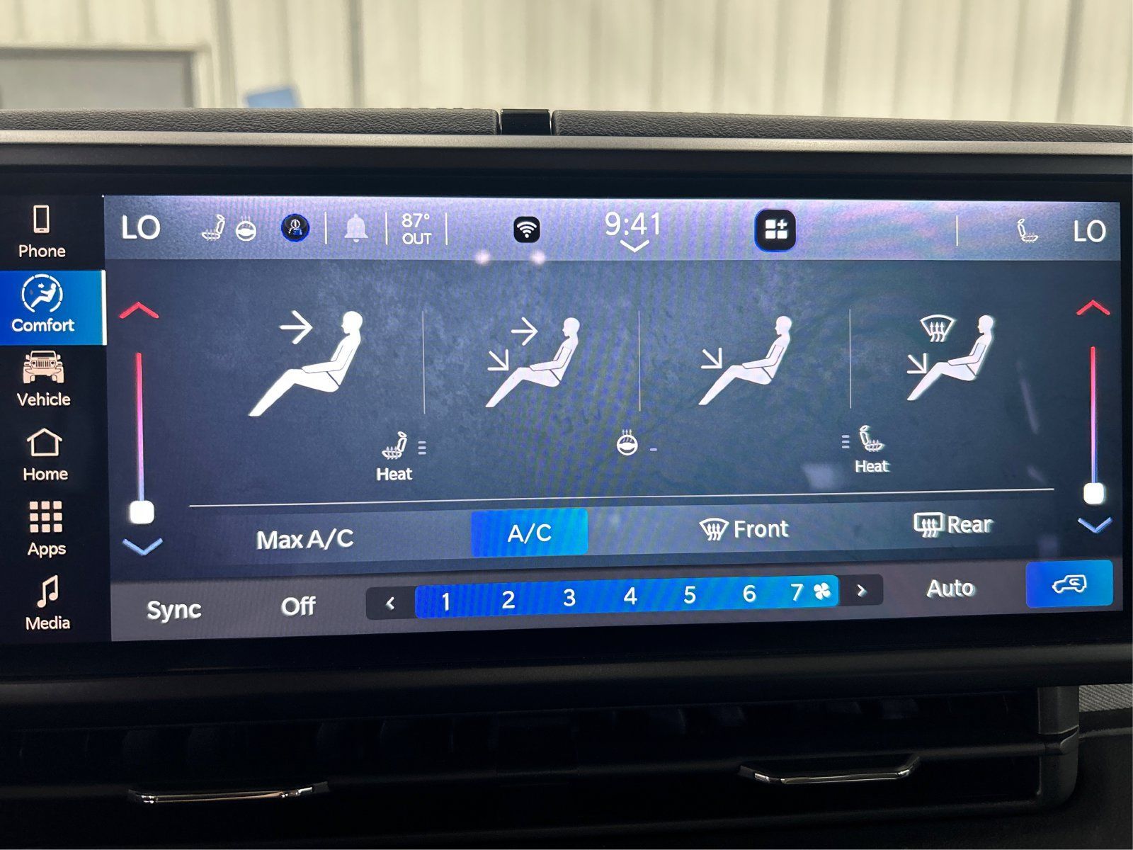 Used 2024 Jeep Wrangler Unlimited Sahara AWD/4WD image 33