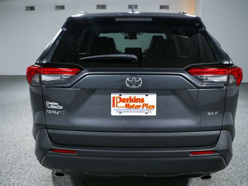 Used 2022 Toyota RAV4 XLE Premium FWD image 8