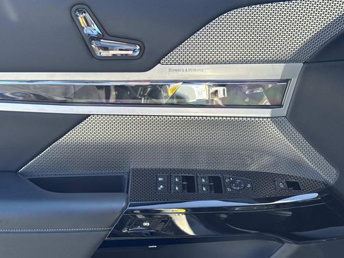 Certified 2023 BMW 760i xDrive w/ Executive Package image 19