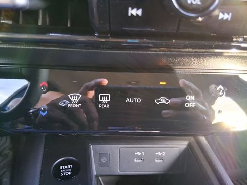 New 2026 Nissan Kicks SR w/ Cold Weather Package FWD image 17