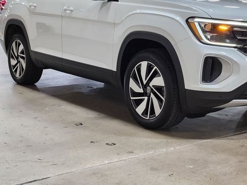 Used 2024 Volkswagen Atlas SE w/ Panoramic Sunroof Package image 16