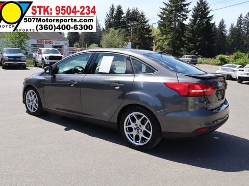 Used 2015 Ford Focus SE w/ Equipment Group 201A FWD image 6