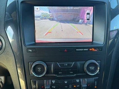 Used 2019 Ford Explorer XLT w/ Equipment Group 202A AWD/4WD image 6