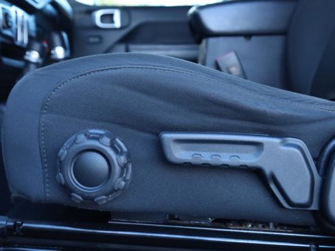 Used 2018 Jeep Wrangler Unlimited Sport S image 34