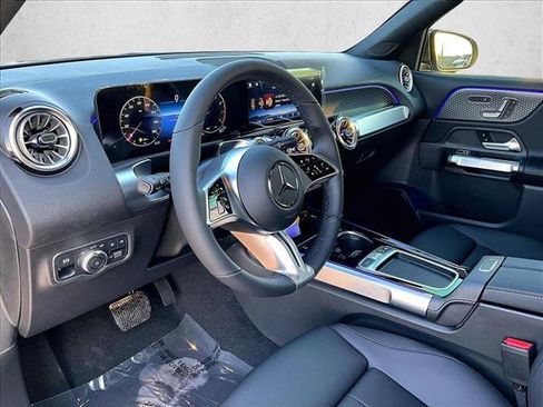Used 2026 Mercedes-Benz GLB 250 4MATIC image 8