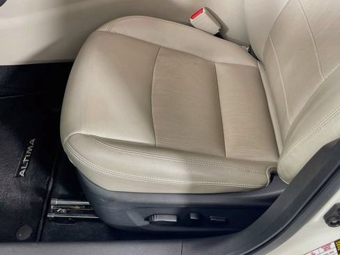 Used 2020 Nissan Altima 2.0 Platinum FWD image 21