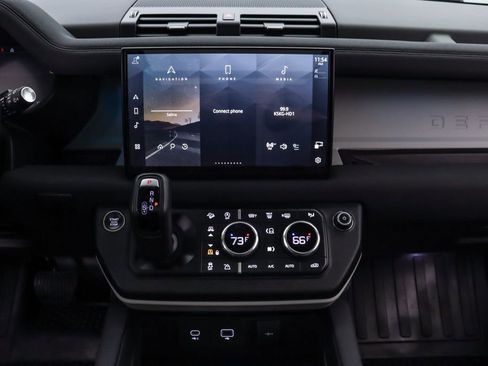 Used 2023 Land Rover Defender 130 SE image 18