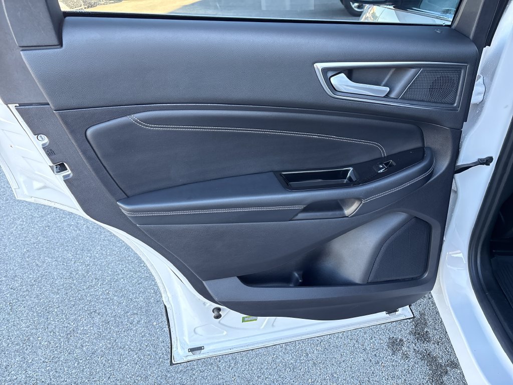 Used 2019 Ford Edge Titanium w/ Equipment Group 301A AWD/4WD image 38