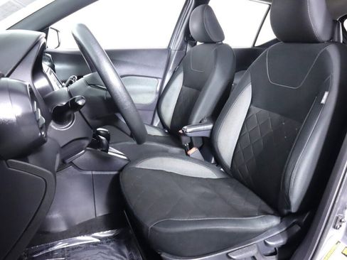 Used 2020 Nissan Kicks S image 27