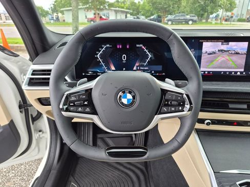 Used 2025 BMW 330i Sedan w/ Premium Package RWD image 11