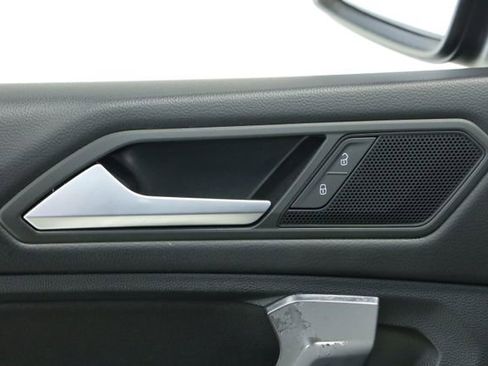 Used 2019 Volkswagen Tiguan S image 26