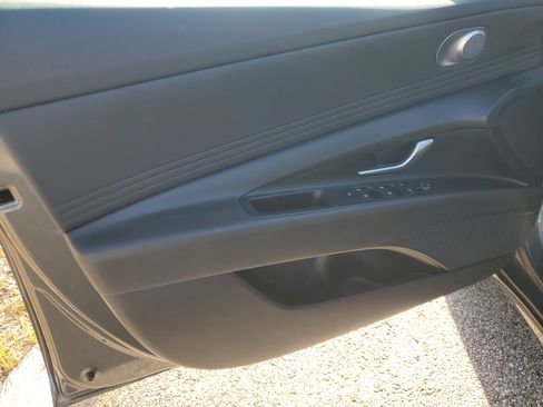 Used 2024 Hyundai Elantra Limited image 16