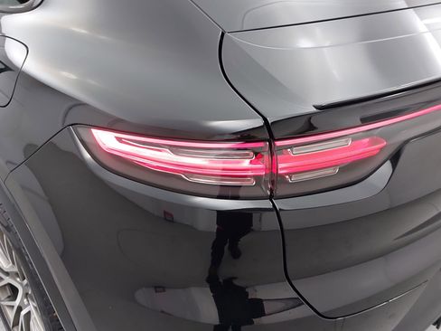 Used 2022 Porsche Cayenne E-Hybrid Coupe image 37