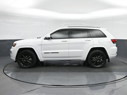 Used 2020 Jeep Grand Cherokee Altitude image 4