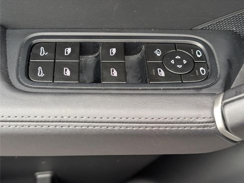 Used 2024 Porsche Cayenne Coupe image 18