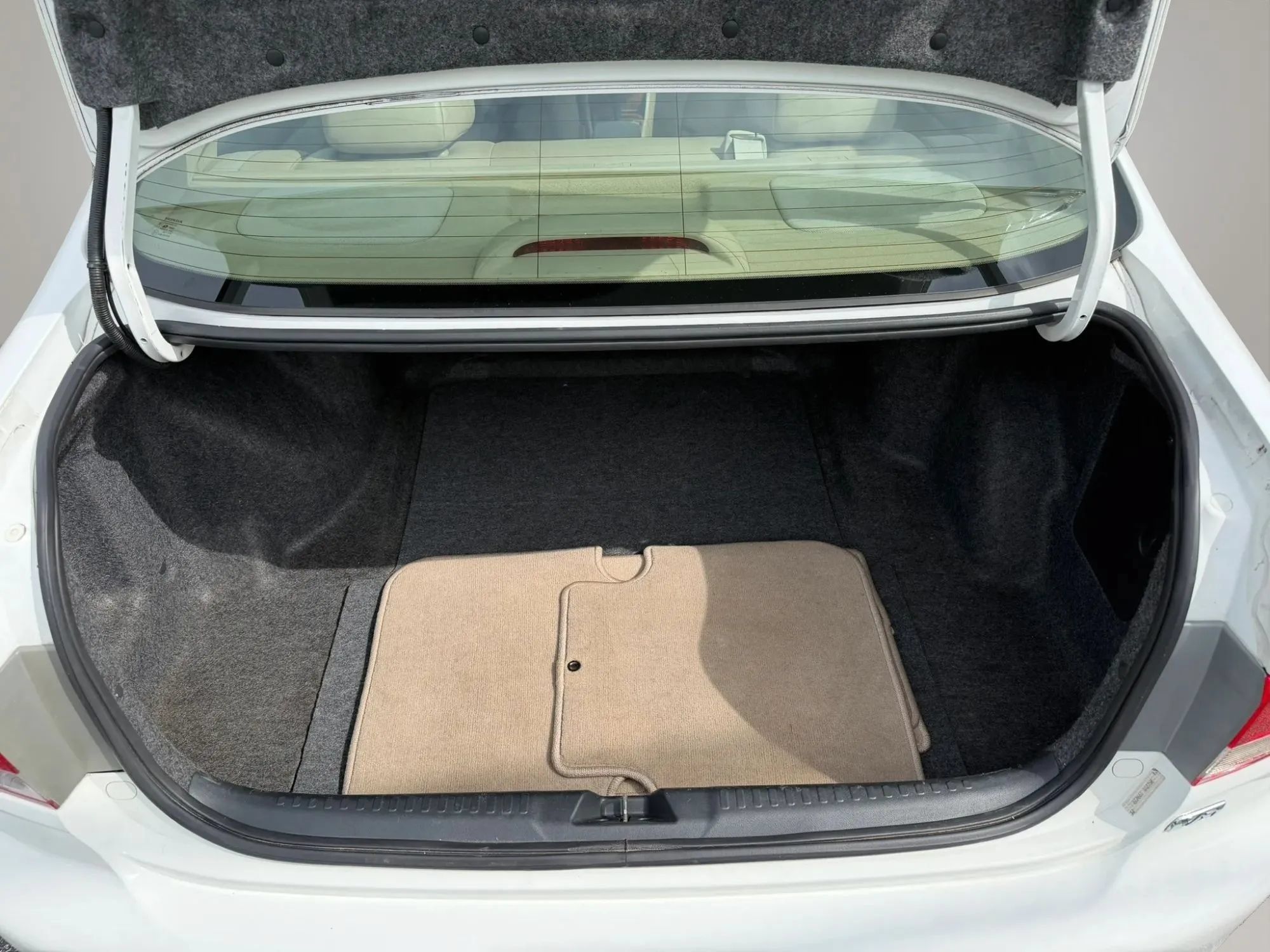 Used 2004 Honda Accord EX image 32