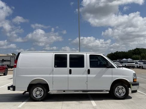 Used 2025 Chevrolet Express 2500 w/ Driver Convenience Package RWD image 3