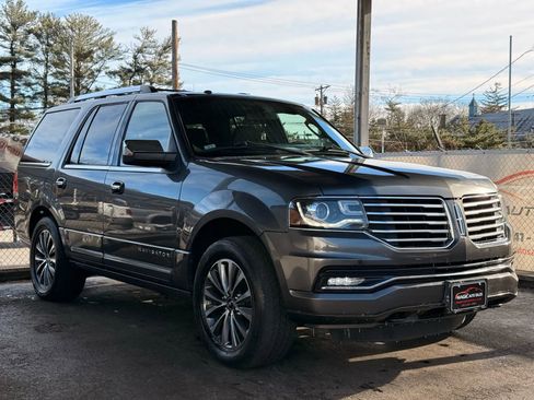 Used 2015 Lincoln Navigator Sport Utility 4D image 6