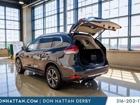 Used 2020 Nissan Rogue SV w/ Premium Package image 27