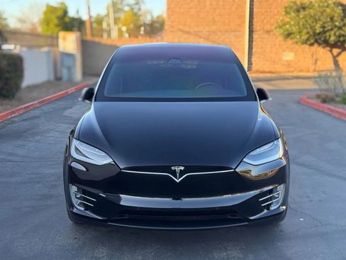 Used 2018 Tesla Model X 75D image 9
