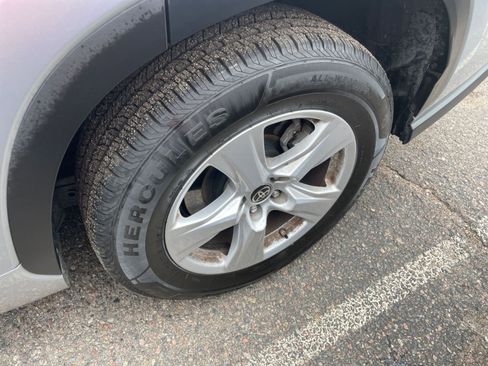 Used 2025 Toyota Highlander LE image 32