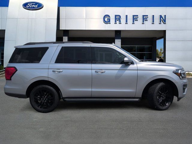 Used 2024 Ford Expedition XLT RWD image 3