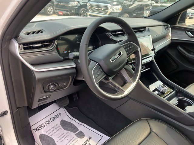 New 2026 Jeep Grand Cherokee Limited w/ Luxury Tech Group II AWD/4WD image 14
